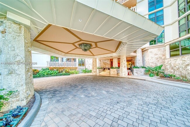 Building Photo - 1121 Crandon Blvd