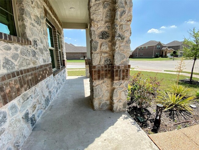 Building Photo - 1800 Canyon Ln
