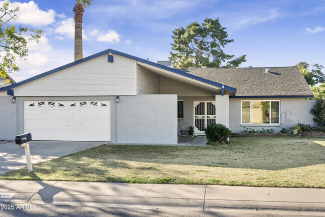 Primary Photo - 2707 E Louise Dr
