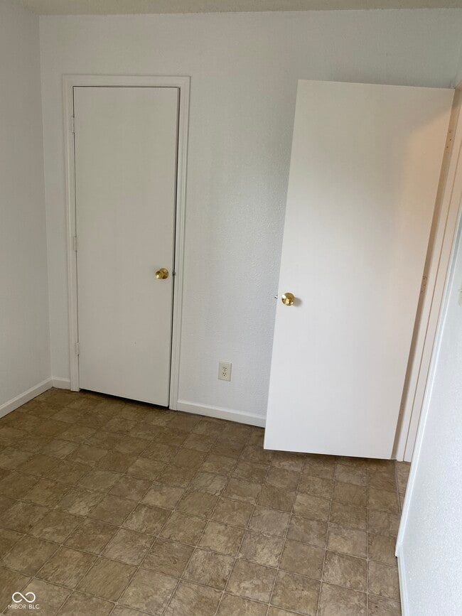 Building Photo - 5251 Bluff View Dr