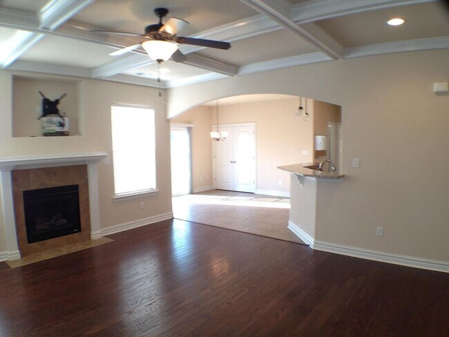 Building Photo - Spacious 4-bedroom, 3-bathroom home in Che...
