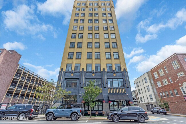 Building Photo - 601 Bangs Ave
