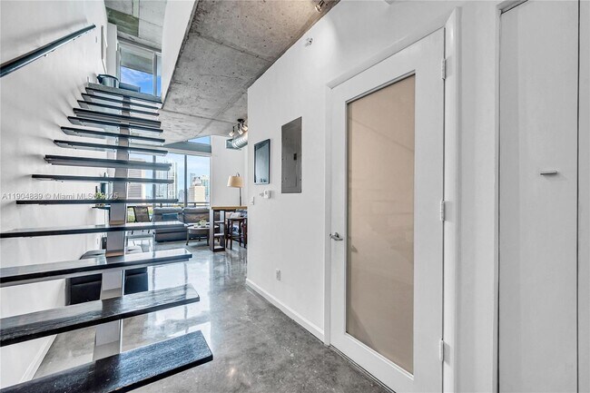 Building Photo - 690 SW 1st Ct