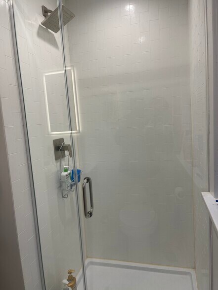 Building Photo - 829 Simpson St