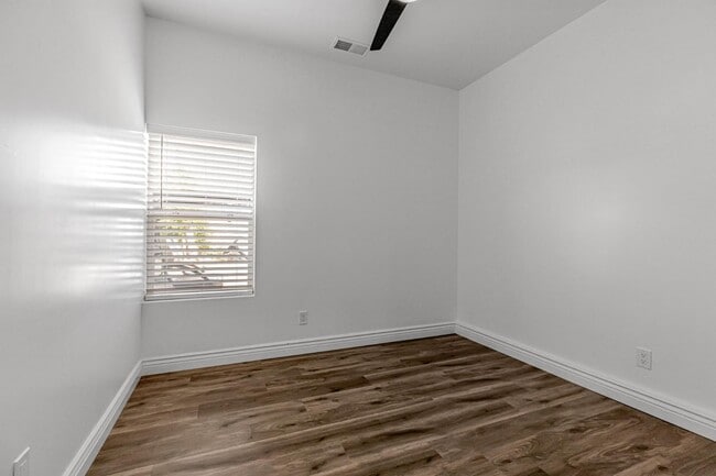 Building Photo - 1353 Perry Ct.