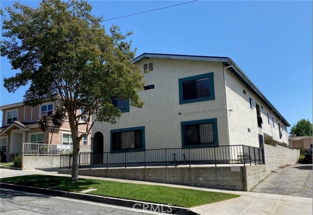 Building Photo - 832 Padilla St