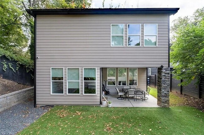 Building Photo - 813 Coleman St SW