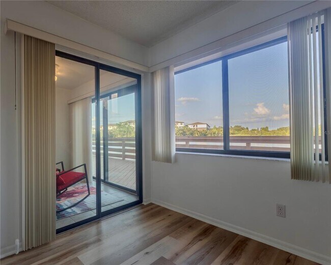 Building Photo - 1807 Garden Lake Dr