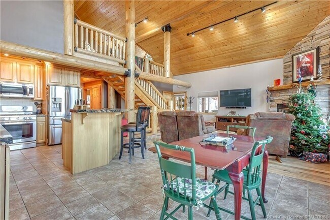 Building Photo - 430 Parkview Dr