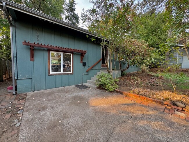 Building Photo - 3060 Onyx St