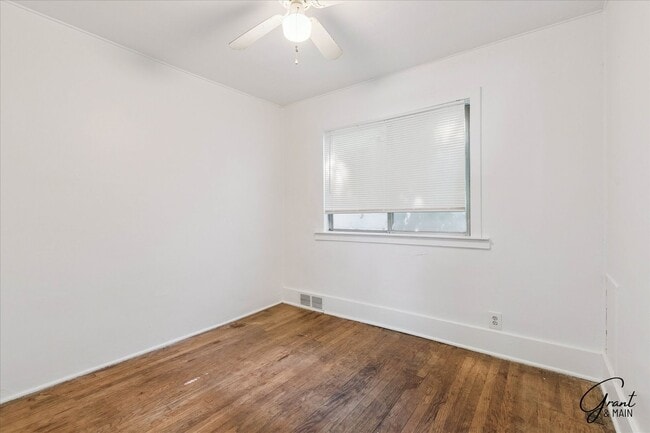 Building Photo - 3 bedroom - 1 bath  $1150/month