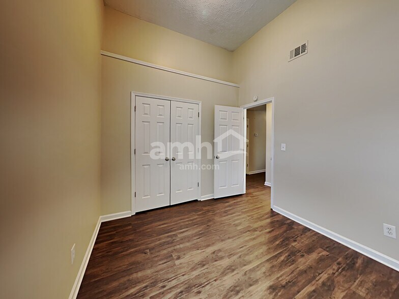 Building Photo - 602 Thrasher Ct