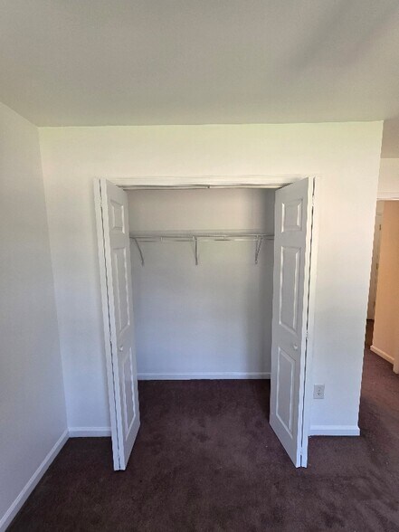 Building Photo - 2401 S Ridge Ave