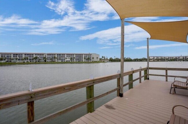 Building Photo - 3622 Lake Bayshore Dr