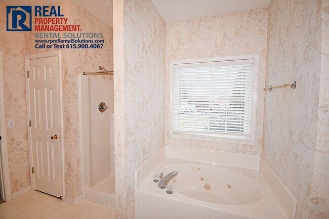 Building Photo - Adorable brick home in a great neighborhood! Huge bonus room and 2 car garage!