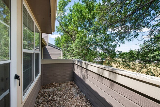 Building Photo - Beautiful 2 Bed 2 Bath Townhouse in Otero Ridge