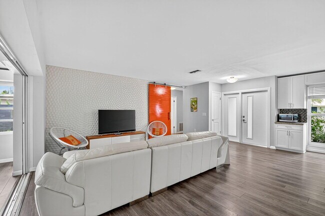 Building Photo - 113 Park Ln E