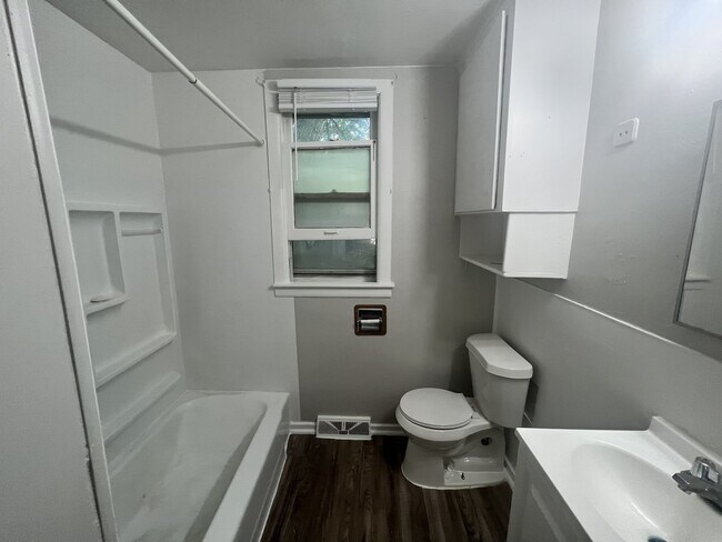 Building Photo - West Side 2BR