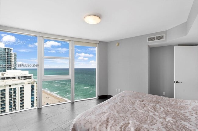 Building Photo - 17201 Collins Ave