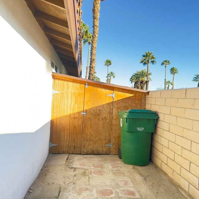 Building Photo - 27131 Shadowcrest Ln