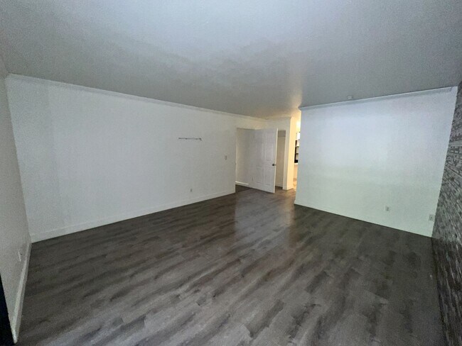 Building Photo - Remodeled 2 Bed, 2 Bath Unit in Downtown S...