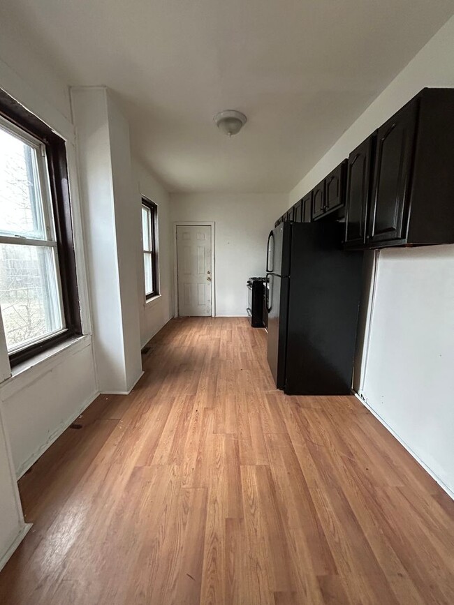 Building Photo - 409 Winslow St