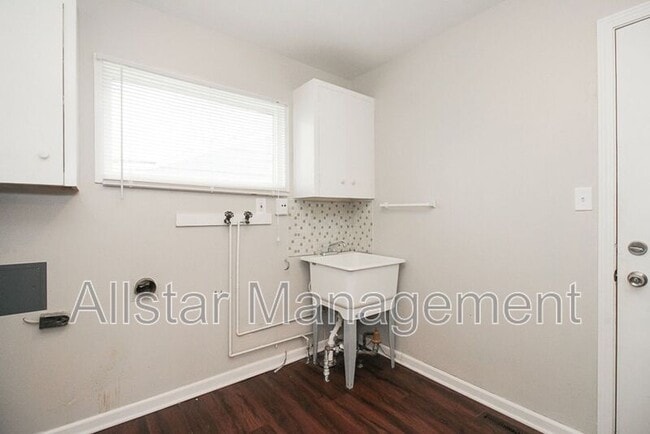 Building Photo - 6393 Springwood Rd