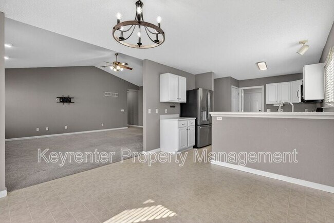 Building Photo - 1233 Grand Canyon Dr