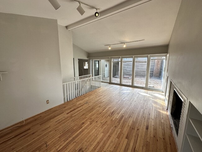 Building Photo - AVAILABLE JULY! Student Housing near DU Campus!