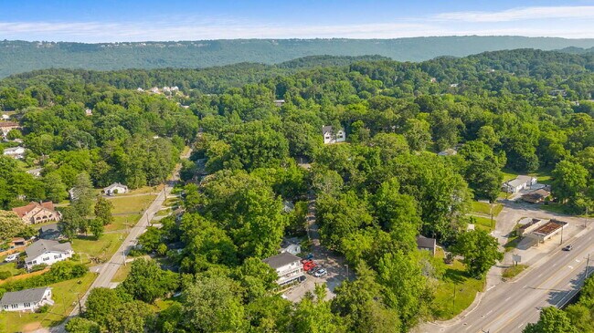 Building Photo - 105 P' Poole Ave #101: Red Bank 1Bed/1Bath Apartment w/ Laundry Units, Central AC, and Granite Co...