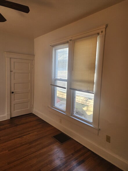 Building Photo - 222 N 5th St