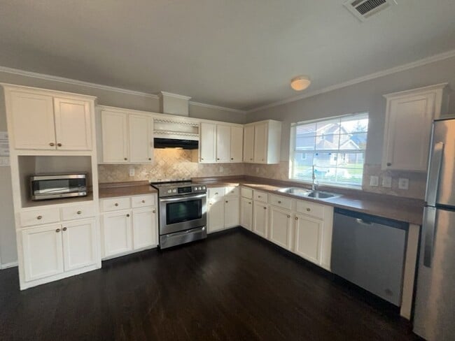 Building Photo - 2511 Kavasar Dr