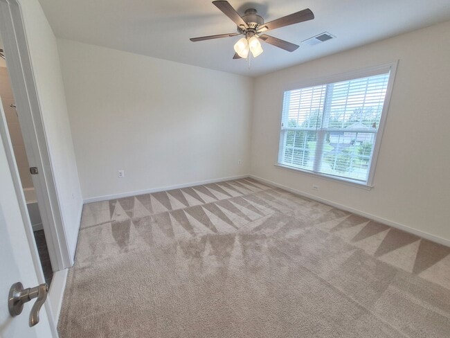 Building Photo - 15 Sweet William Dr