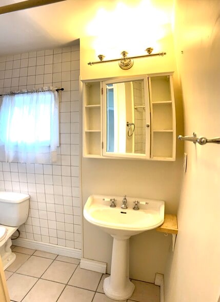 Building Photo - 22 Lyon St