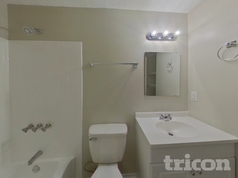 Building Photo - 6 Forestgrove Ct