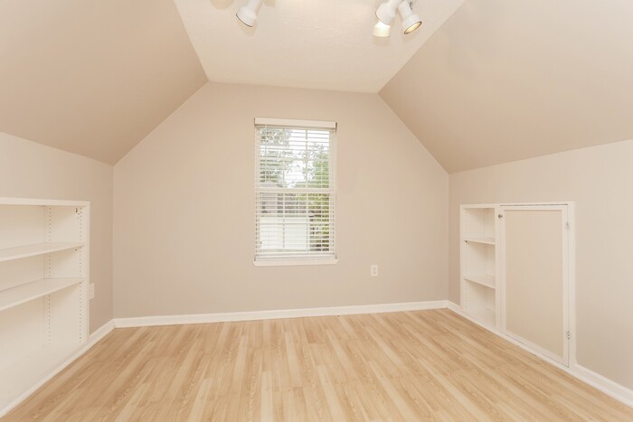 Building Photo - 534 Wildwood Dr