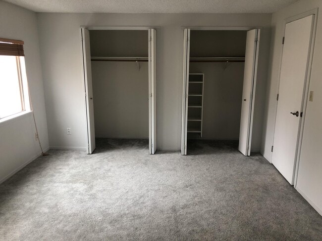 Building Photo - 2247 Villa Rosa Dr