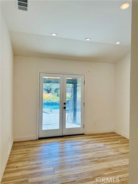 Building Photo - 9625 Aqueduct Ave