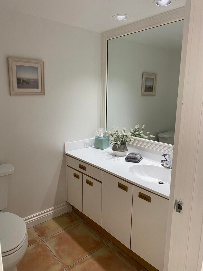 Building Photo - 22 Royal Palm Way