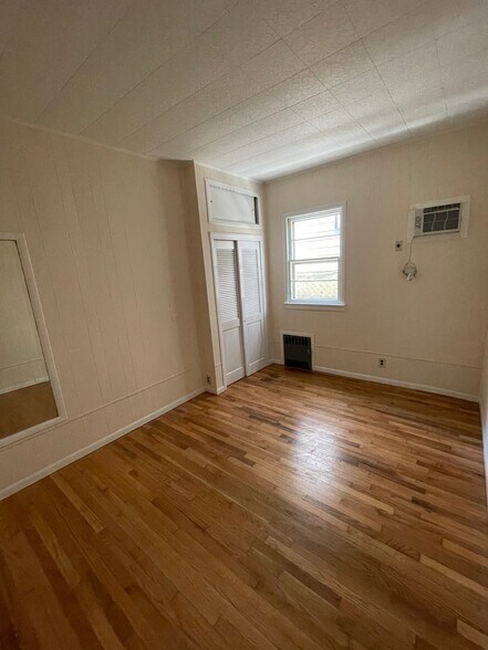 Bedroom 2 - 48 Washington Ave