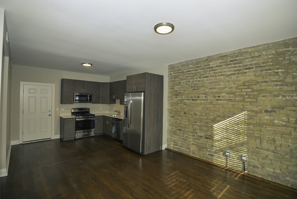 Building Photo - 2230 N Sawyer Ave