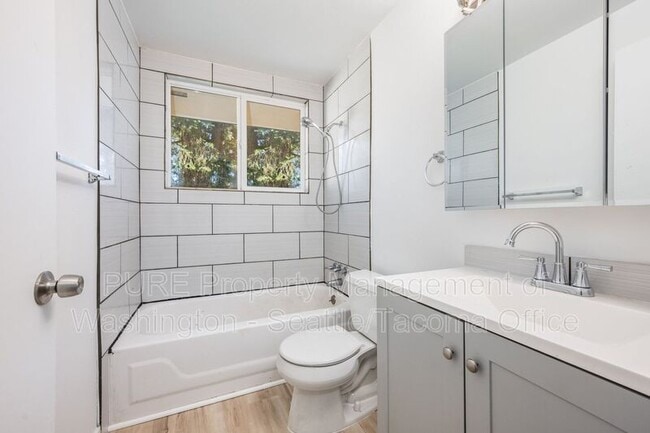 Building Photo - 6415 151st St NW