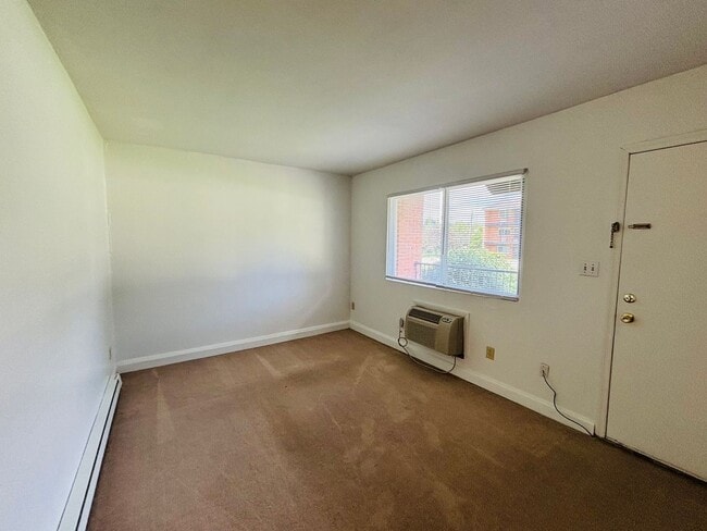 Building Photo - 1 Bedroom, 1 Bath Apartment
