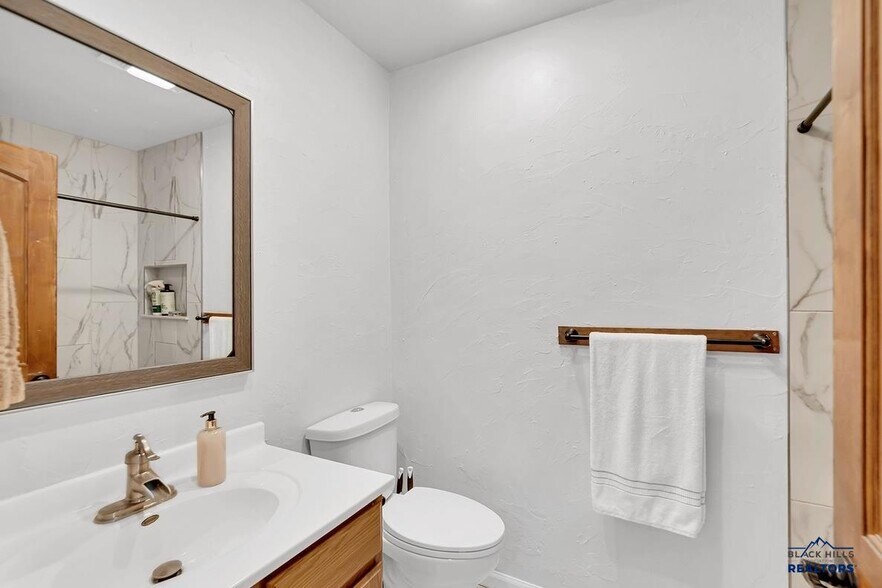 Building Photo - 1C Glendale Ln