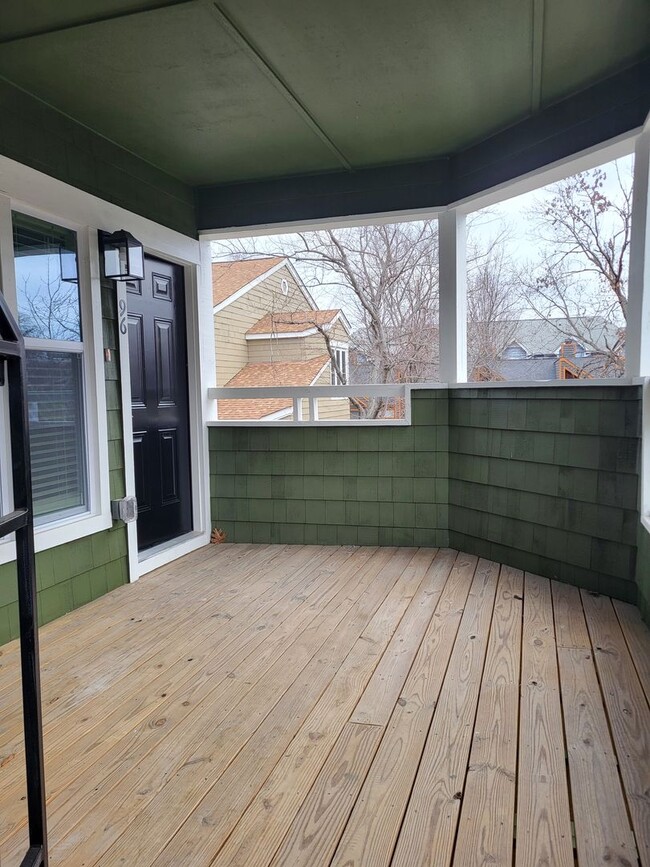 Building Photo - One bedroom condo uptown