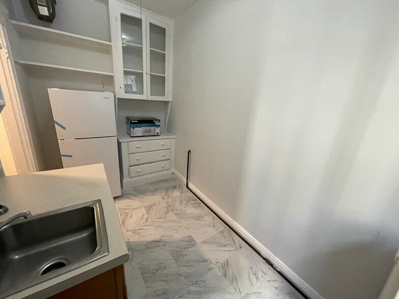 Building Photo - 34 Worthington St