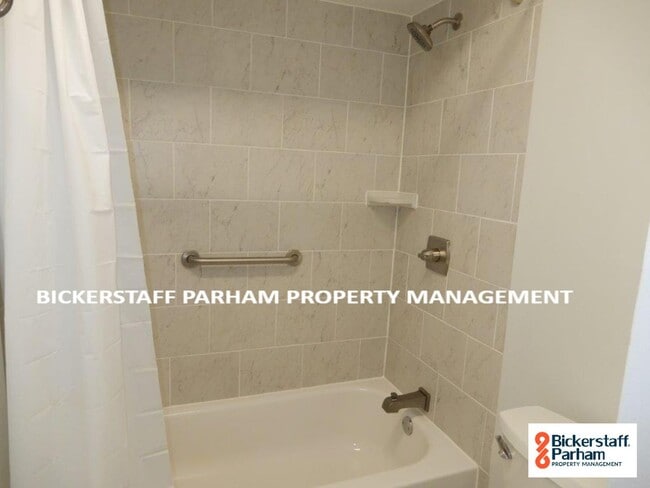 Building Photo - 4 Bedroom 2 Bath Located Off Of Double Chu...