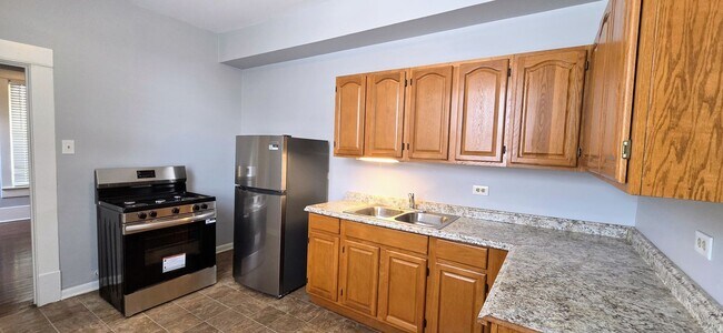 Building Photo - Midtown Charm with a Modern Touch