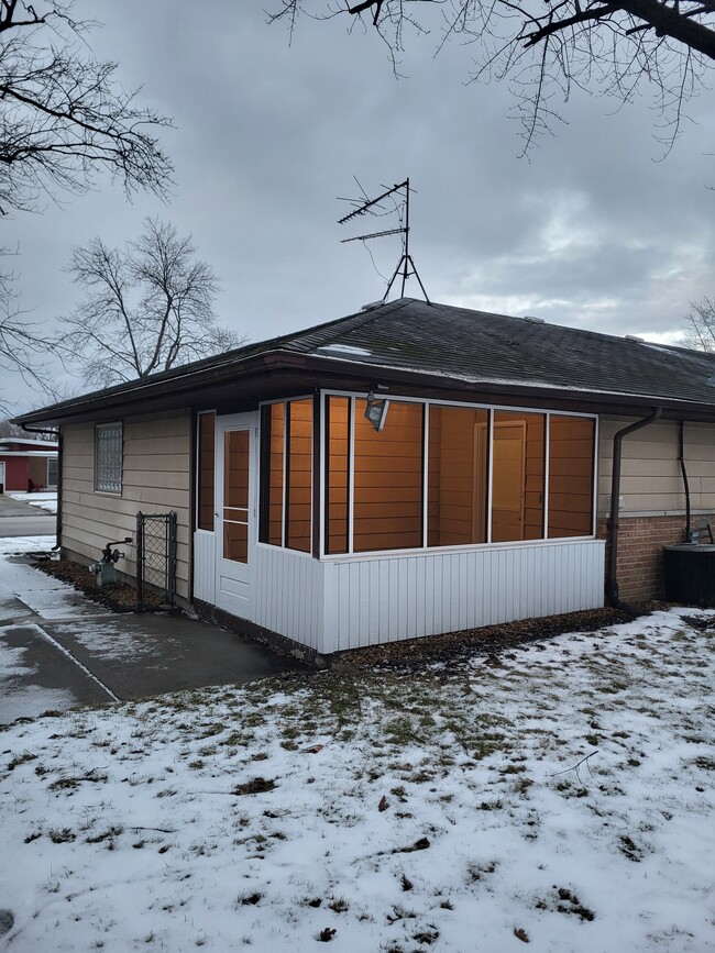 Building Photo - 517 Lakewood Blvd