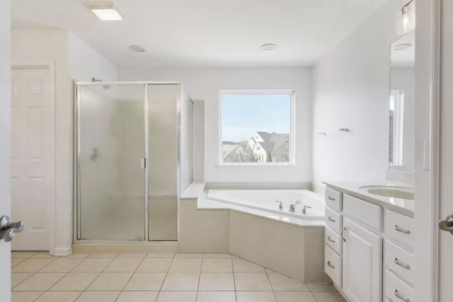 Building Photo - Executive 5BR / 4.5BA Rental In Bellevue